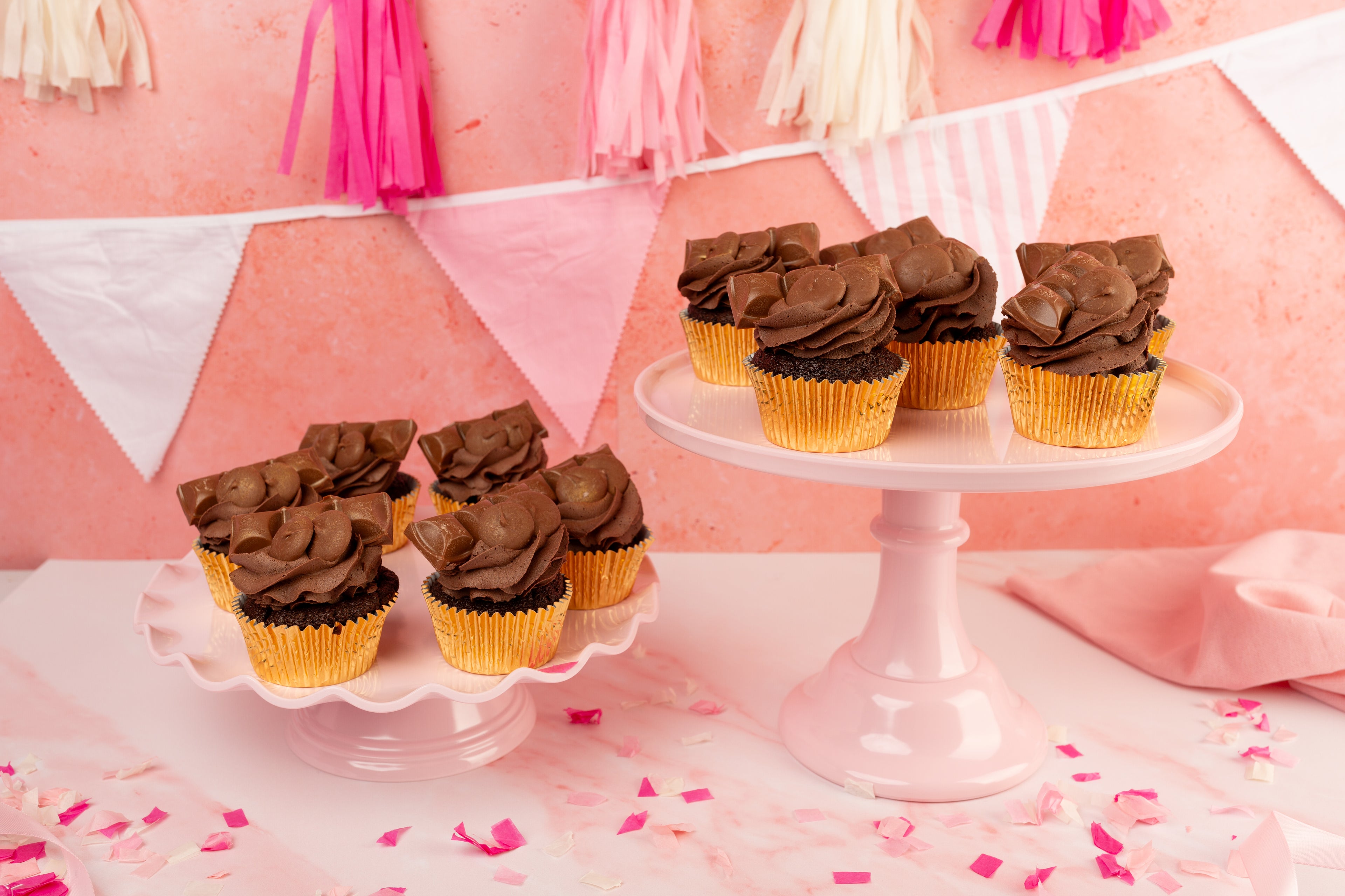 12 Chocolate Cupcakes